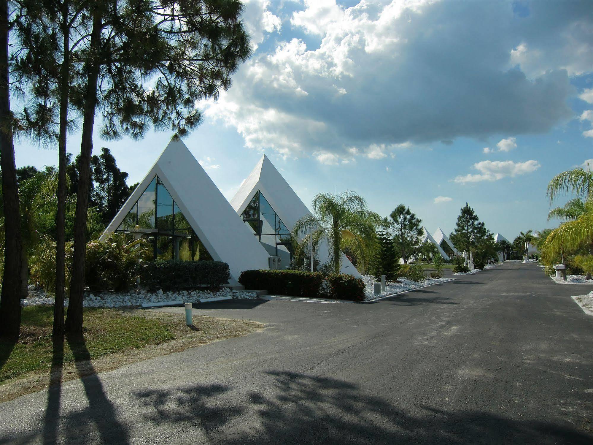 Отель Pyramids In Florida Эстеро Экстерьер фото